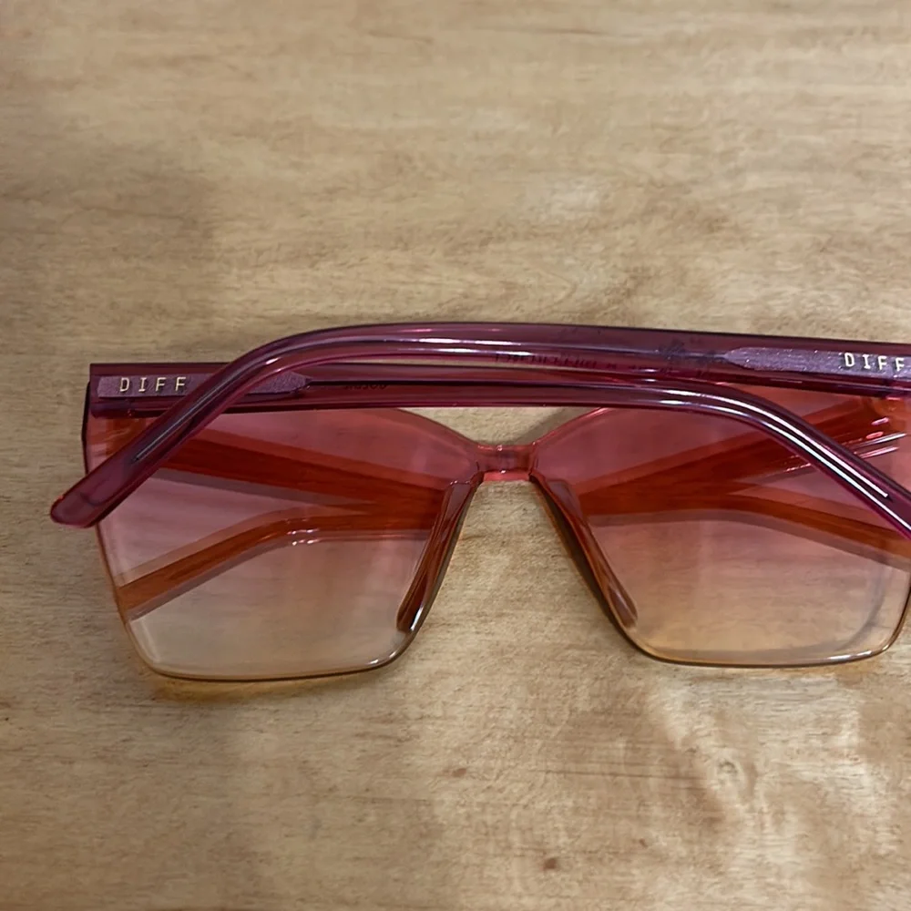 Like New DIFF Goldie Macarena Pink Crystal Sunset Gradient Flash Sunglas…